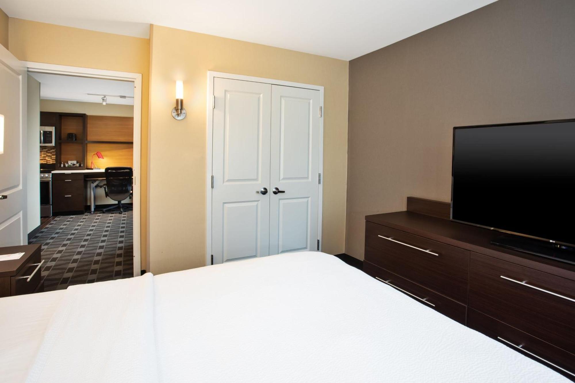 Towneplace Suites By Marriott Detroit Belleville Exterior photo