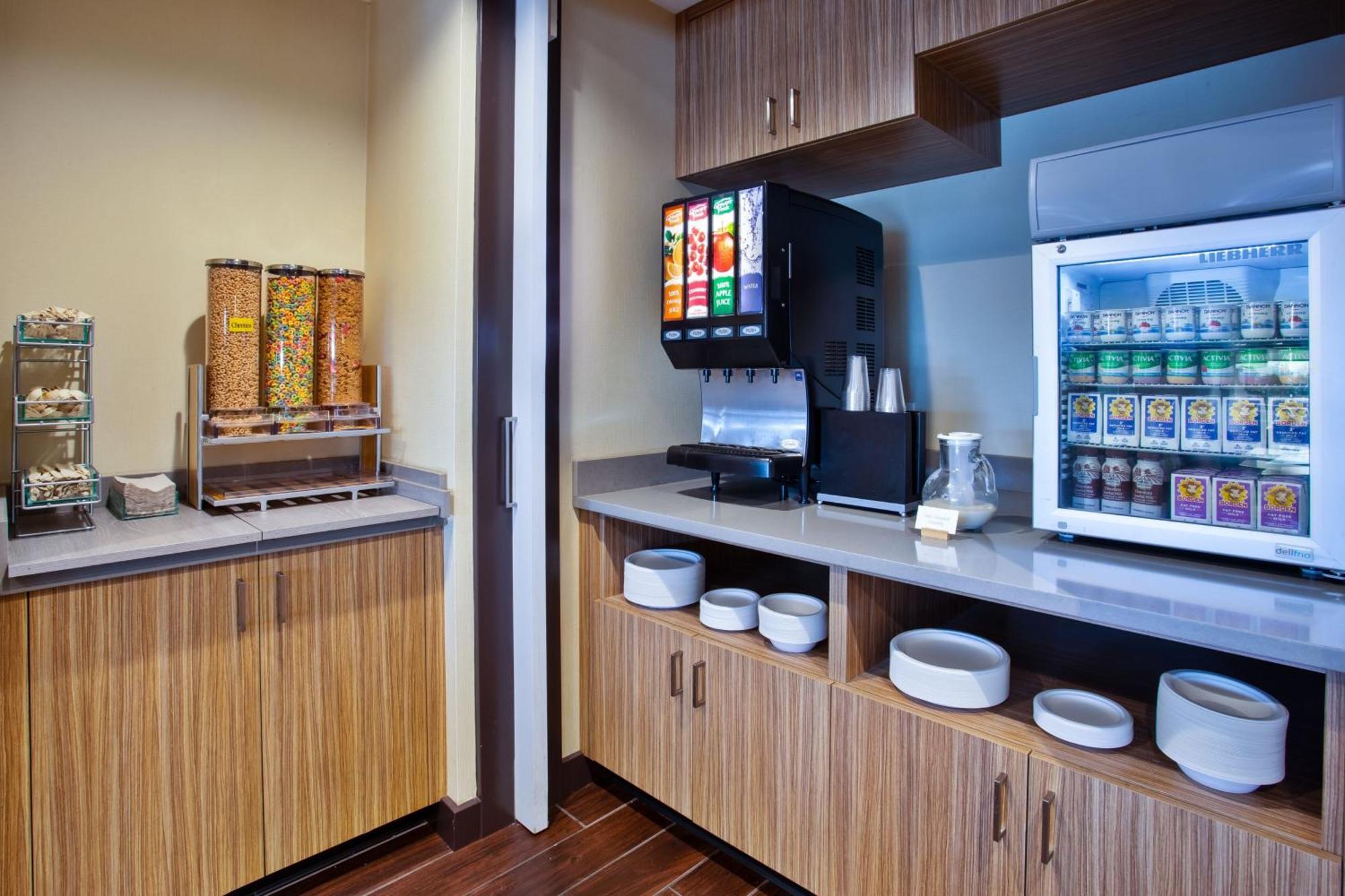 Towneplace Suites By Marriott Detroit Belleville Exterior photo