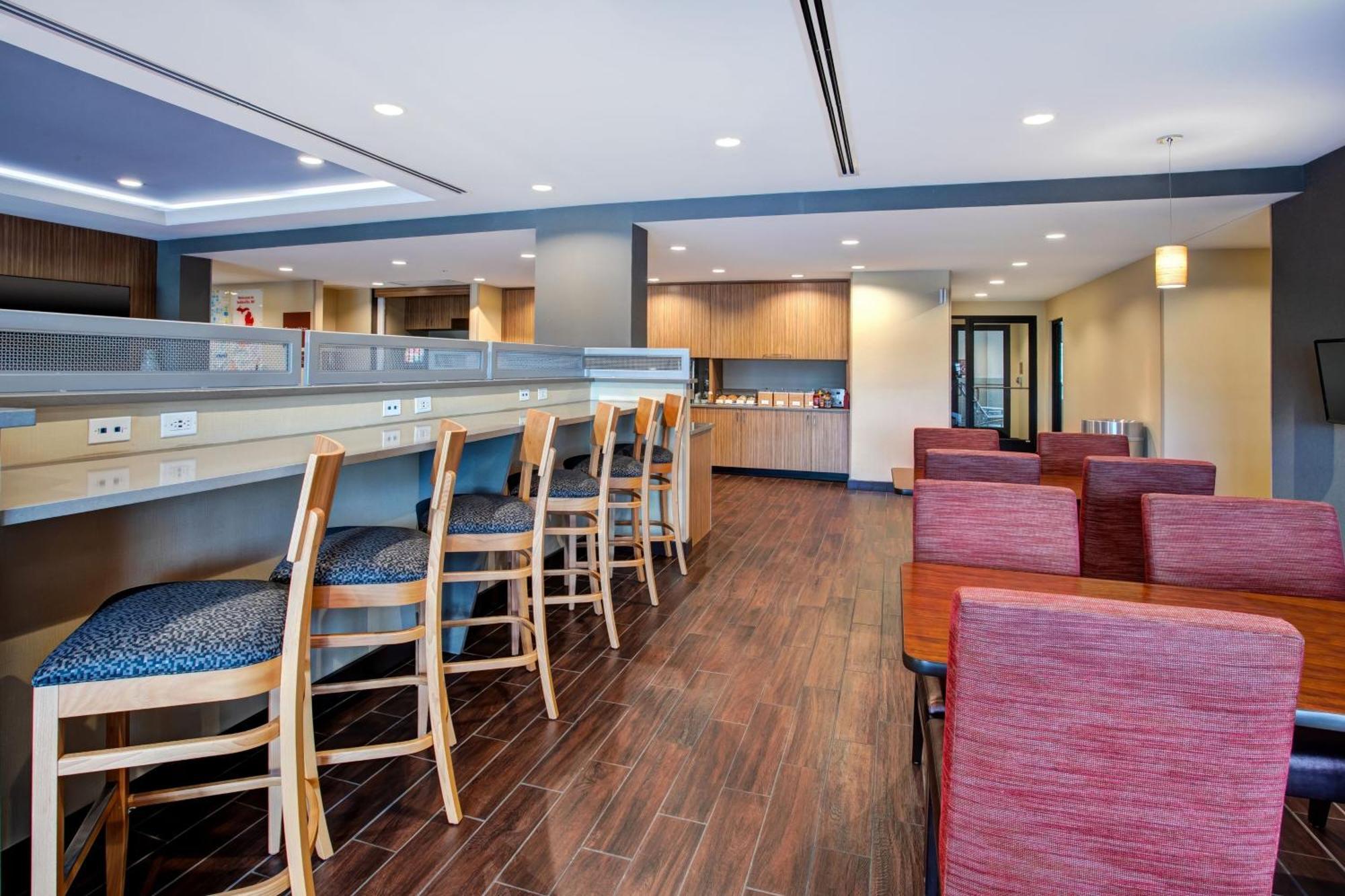 Towneplace Suites By Marriott Detroit Belleville Exterior photo