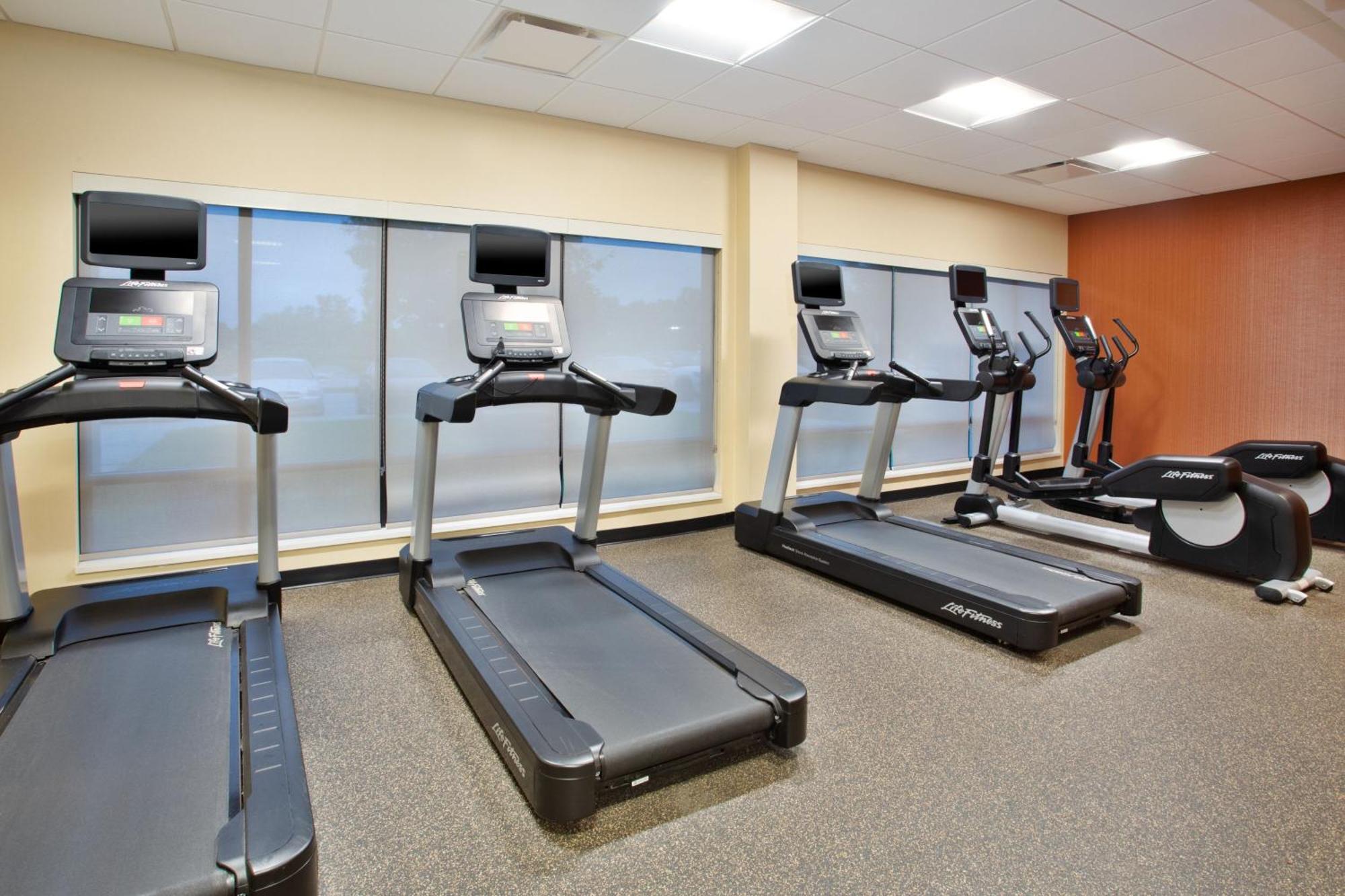 Towneplace Suites By Marriott Detroit Belleville Exterior photo